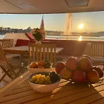 Floatinn Boat-Bnb
