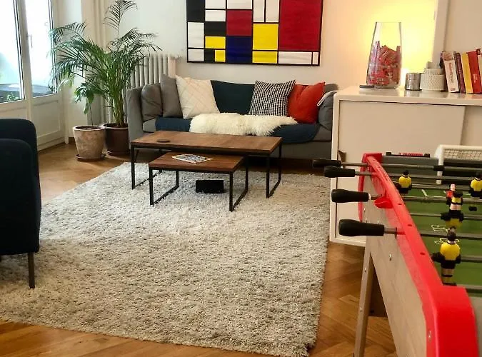 Beautiful Square View Apartment In Central Geneva