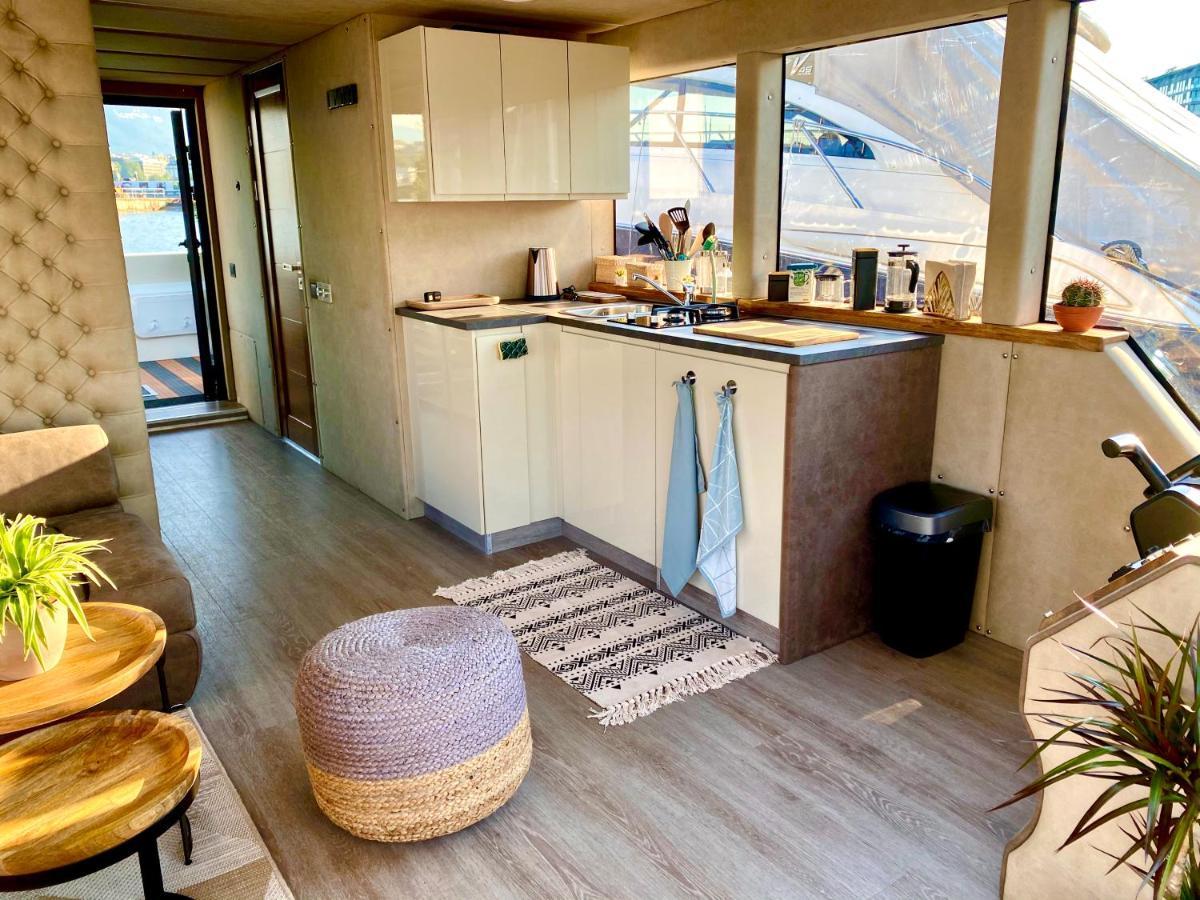 Houseboat - Dormez Sur Le Lac Bateau-hôtel