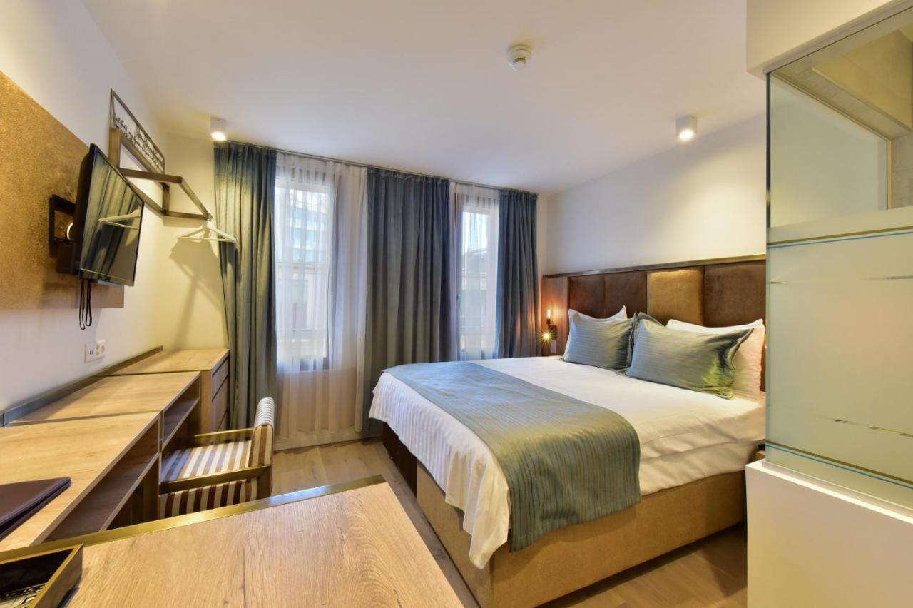 Hotel Rousseau 3*
