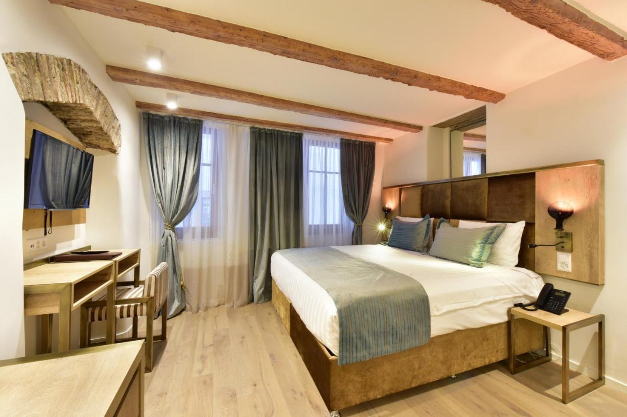 Rousseau Hotel 3*