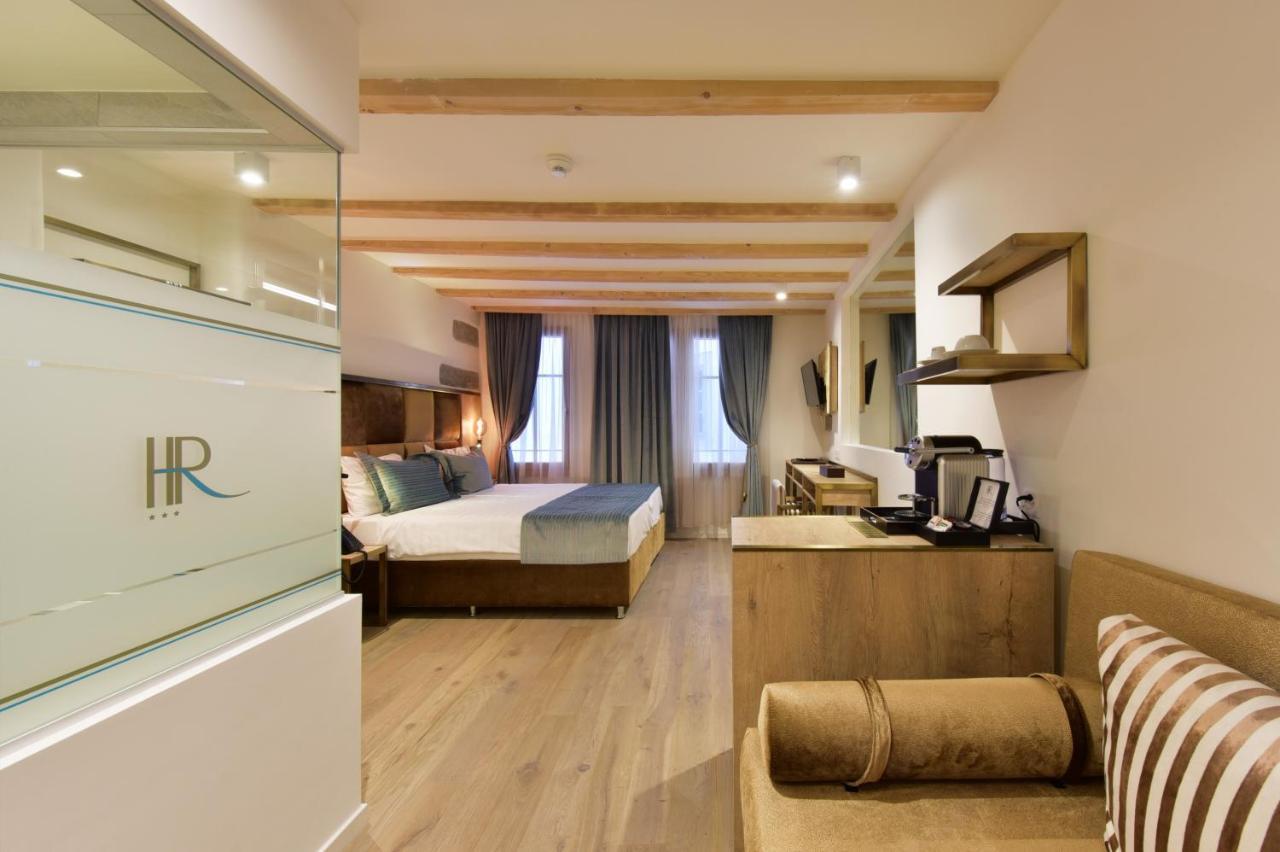 Rousseau 3*
