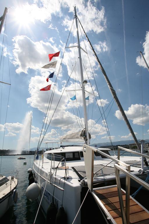 Floatinn Boat-bnb Hotel en barco 3*