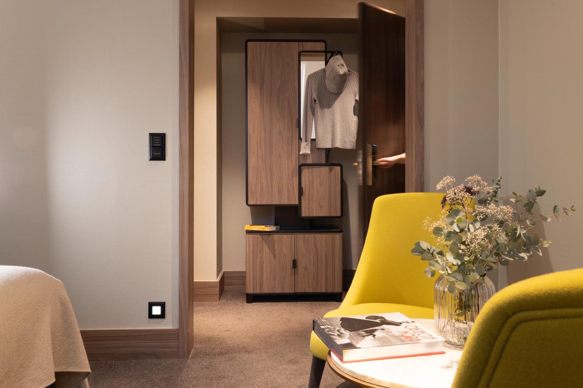 Hotel D