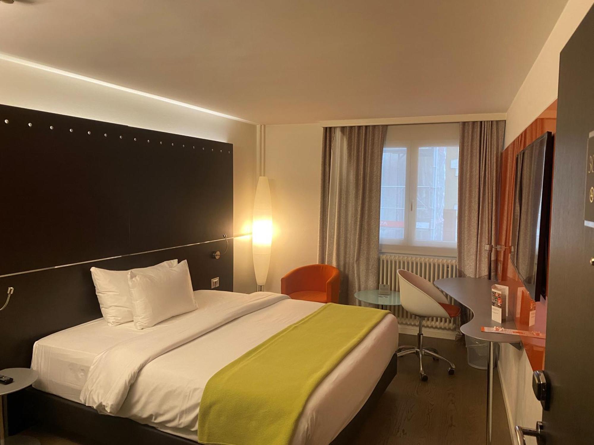 Design F6 Hotel