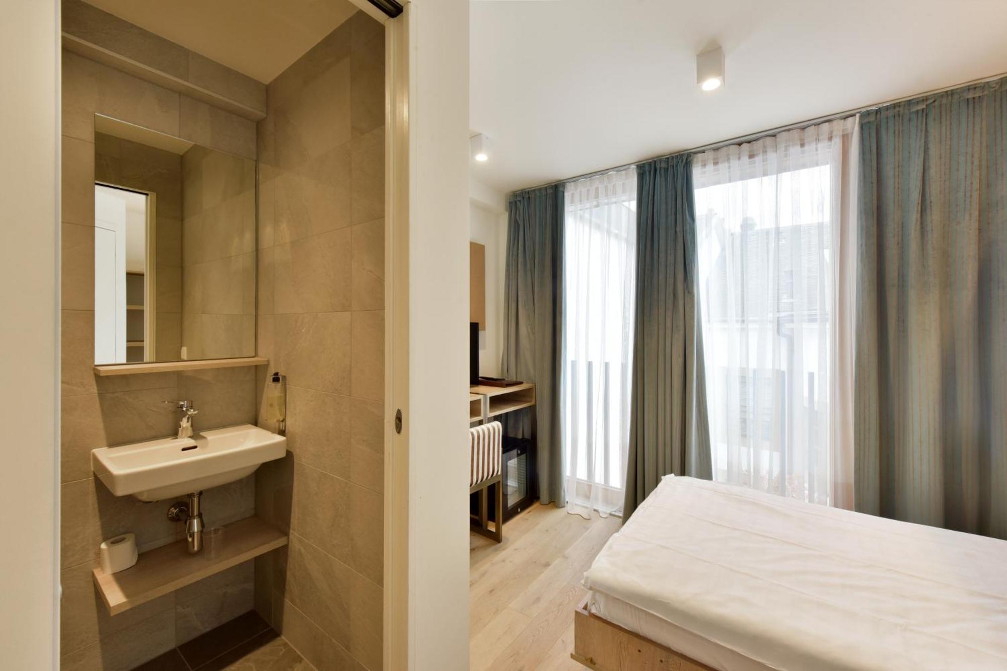 Rousseau Hotel