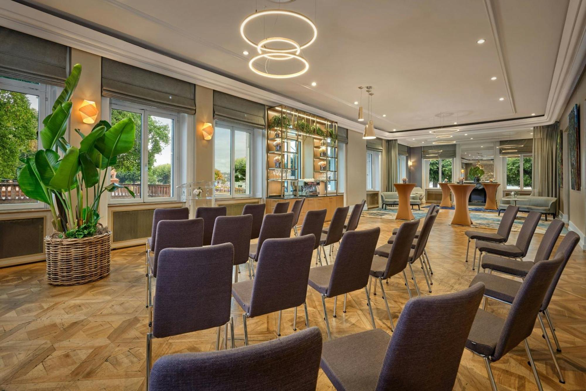 The Ritz-carlton De La Paix, Hotel Ginebra
