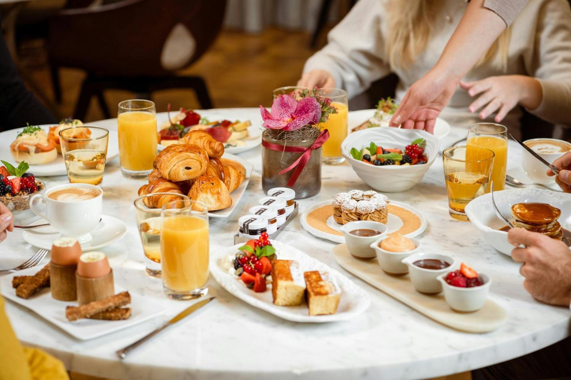 The Ritz-carlton De La Paix, Hotel Ginebra