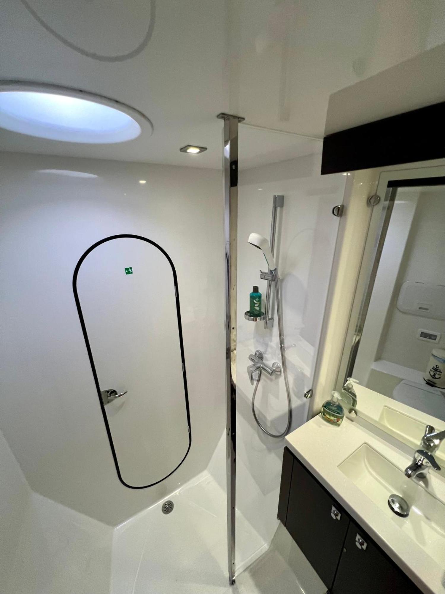 Floatinn Boat-bnb Hotel en barco Ginebra