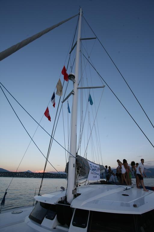 Floatinn Boat-bnb Hotel en barco 3*