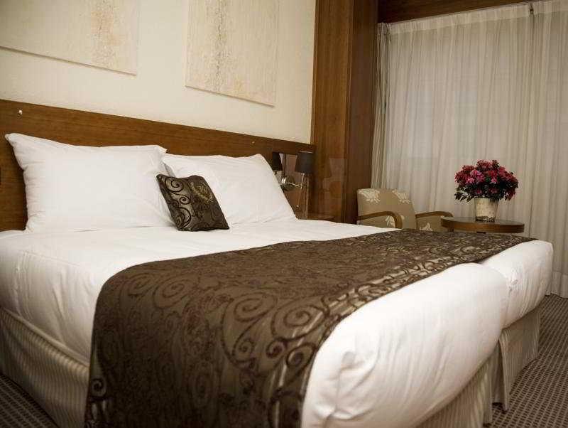Ibis Centre Hotel 3*