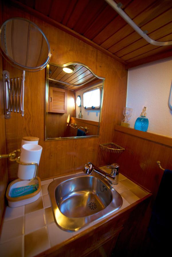 Botel Homeboat-maison Flottante 4*