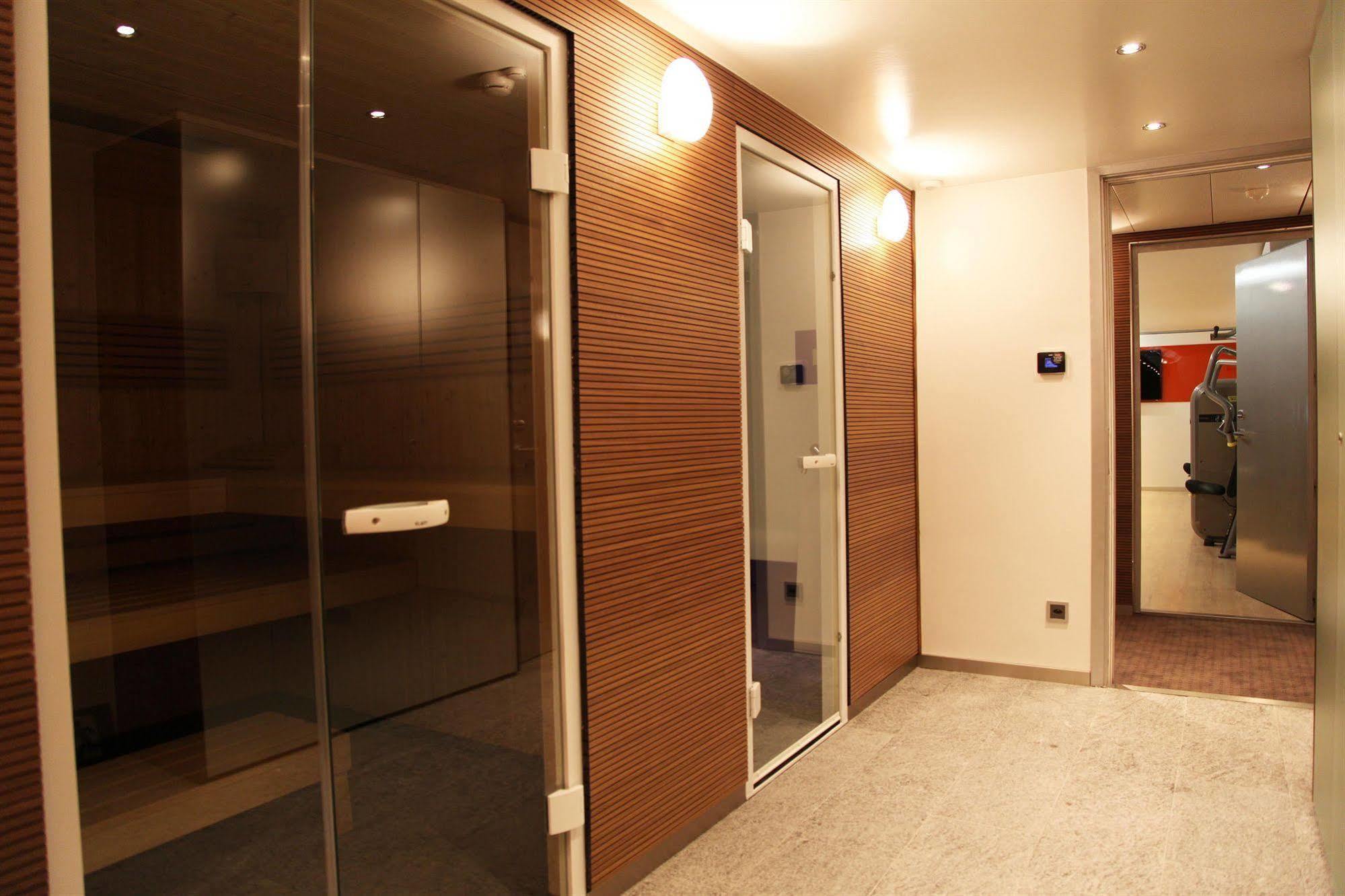 Design F6 Hotel 3*