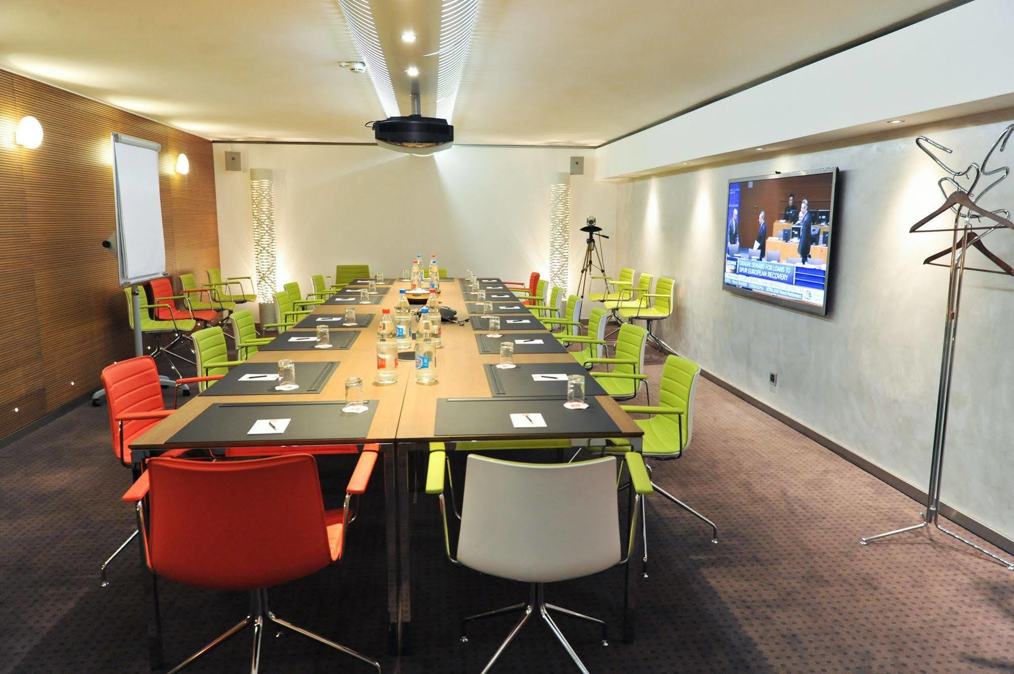 Hotel Design F6 3*