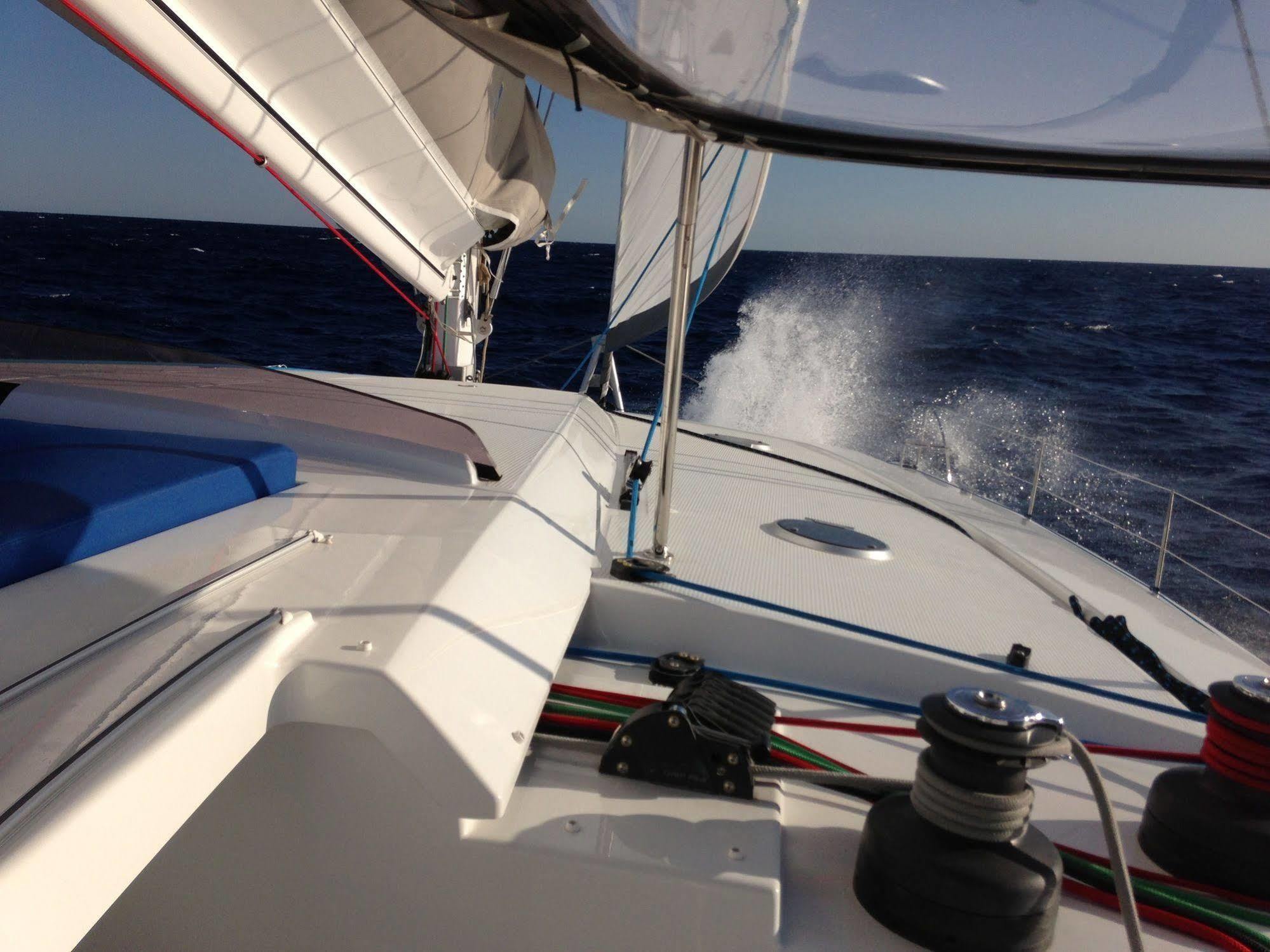 Floatinn Boat-bnb 3* Ginebra