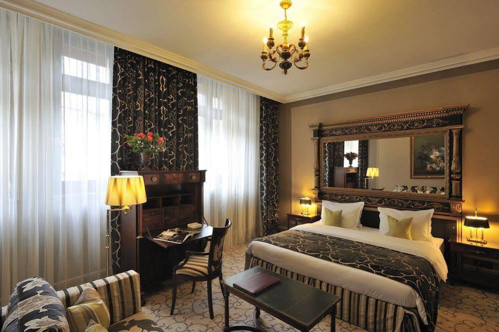 De La Cigogne Hotel 5*