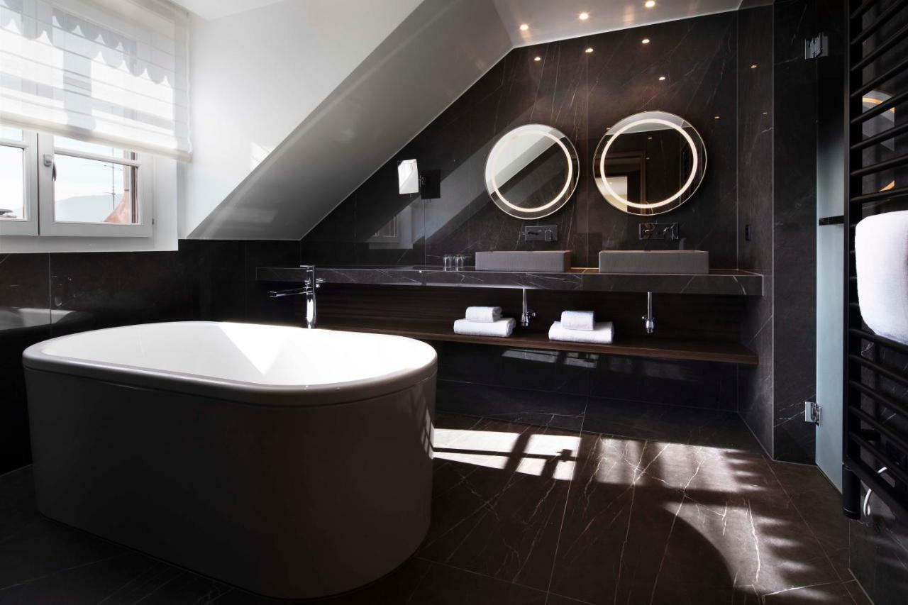 D Hotel 4*