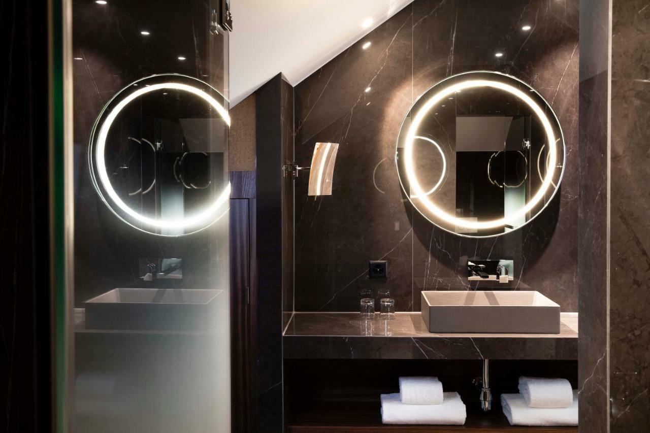 D Hotel 4*
