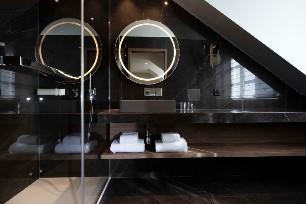 D Hotel