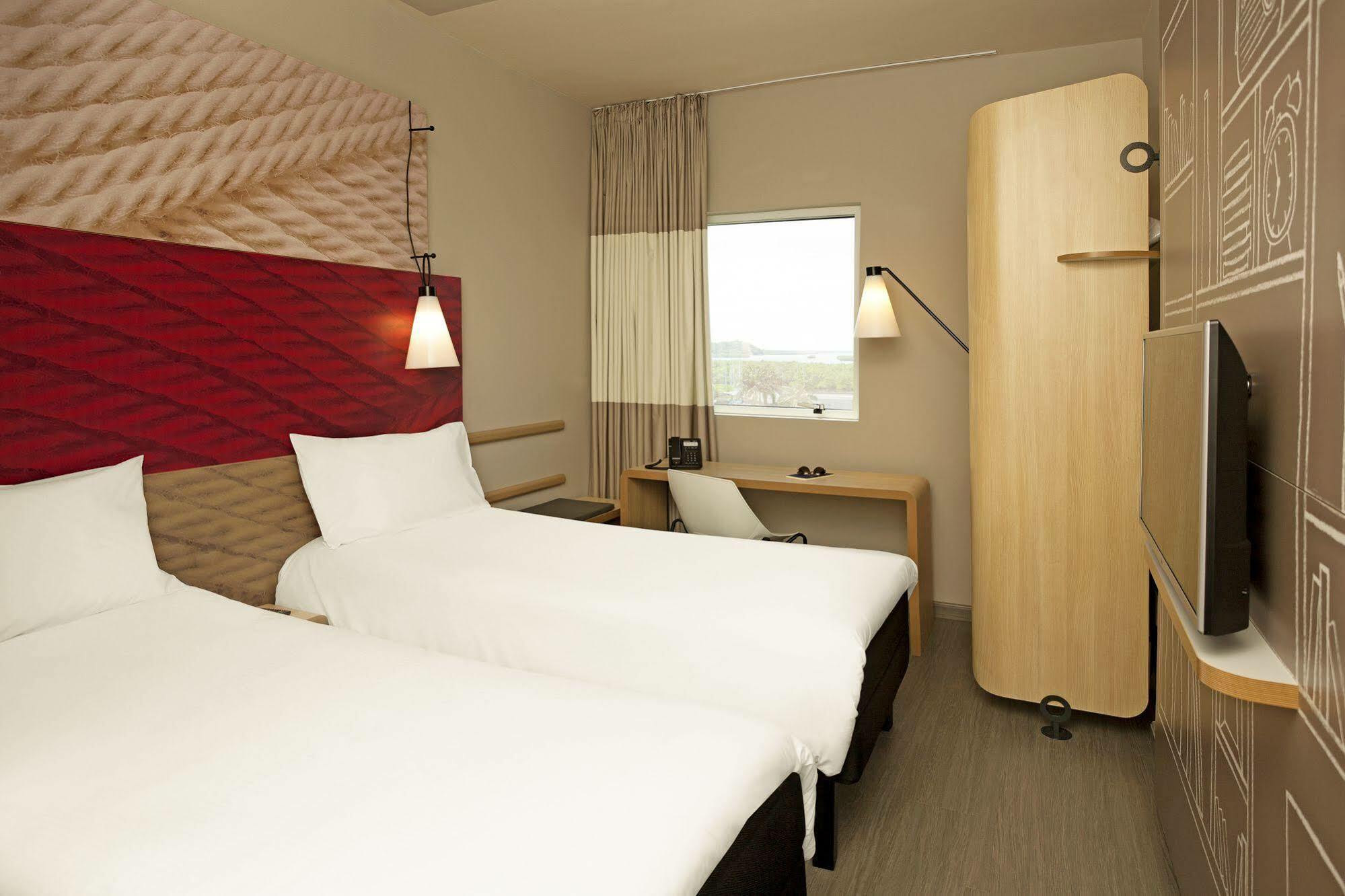 Ibis Centre Hotel 3*