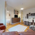 Magnificent Two Bedroom Apartment In A Luxury Building