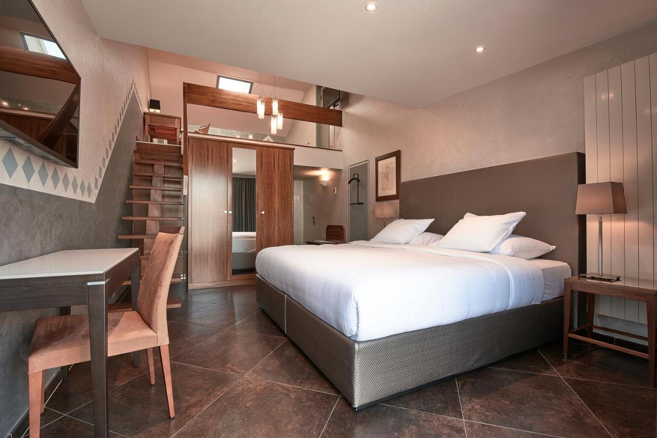D'allèves Hotel 4*