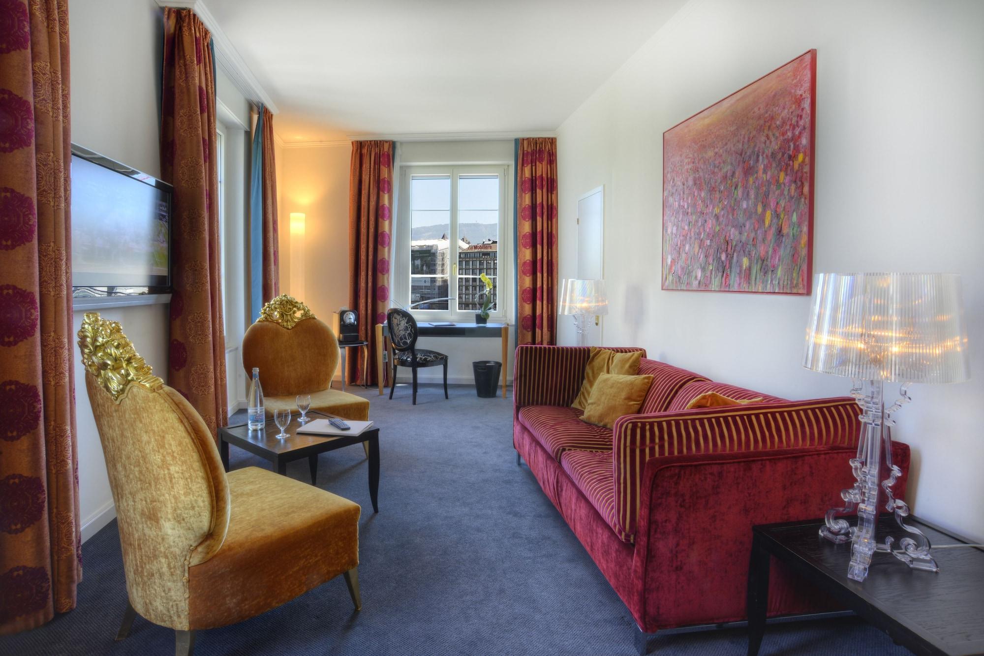 Hotel The Ambassador