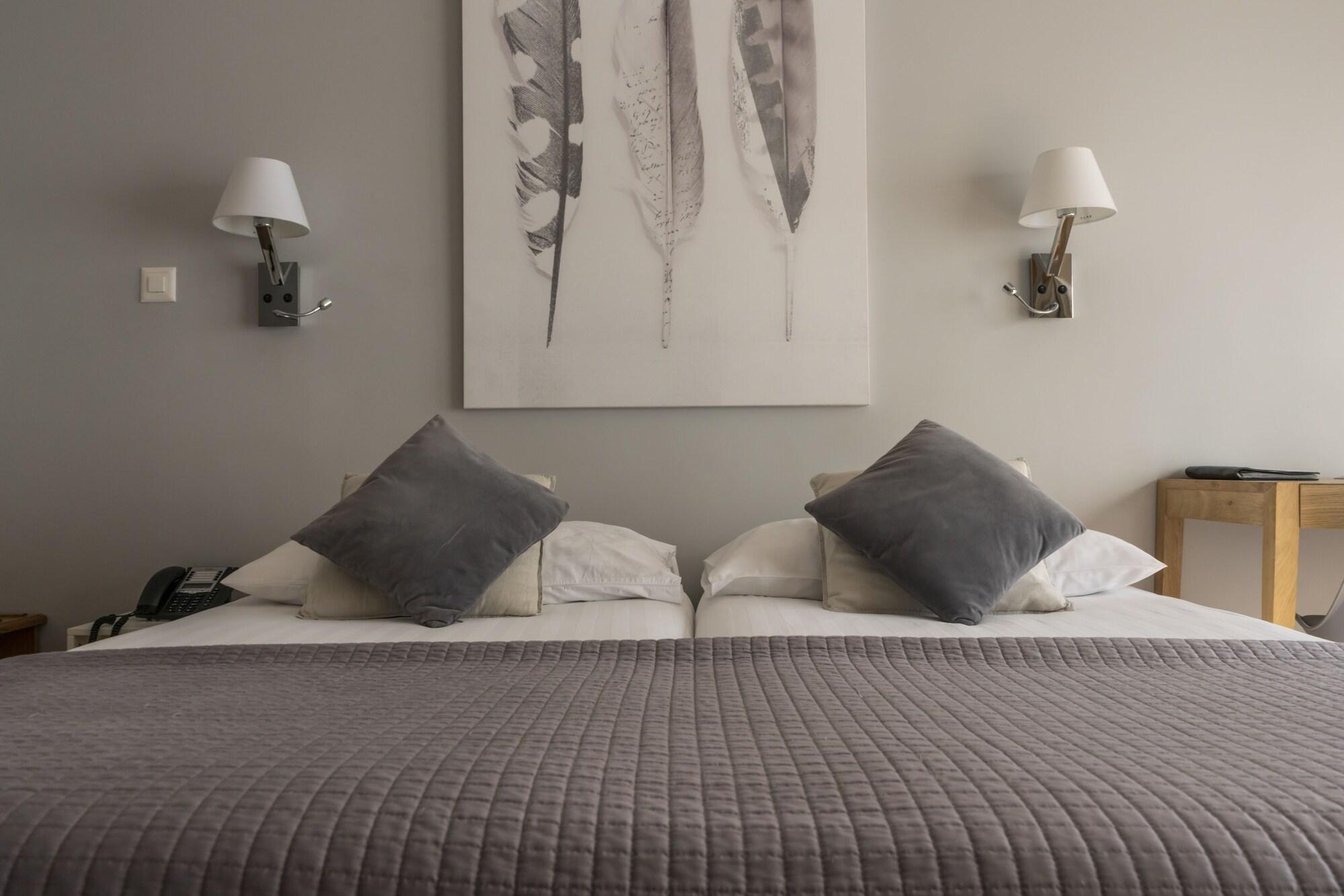 Excelsior Hotel 3*