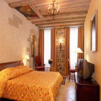 D'allèves Hotel 4*