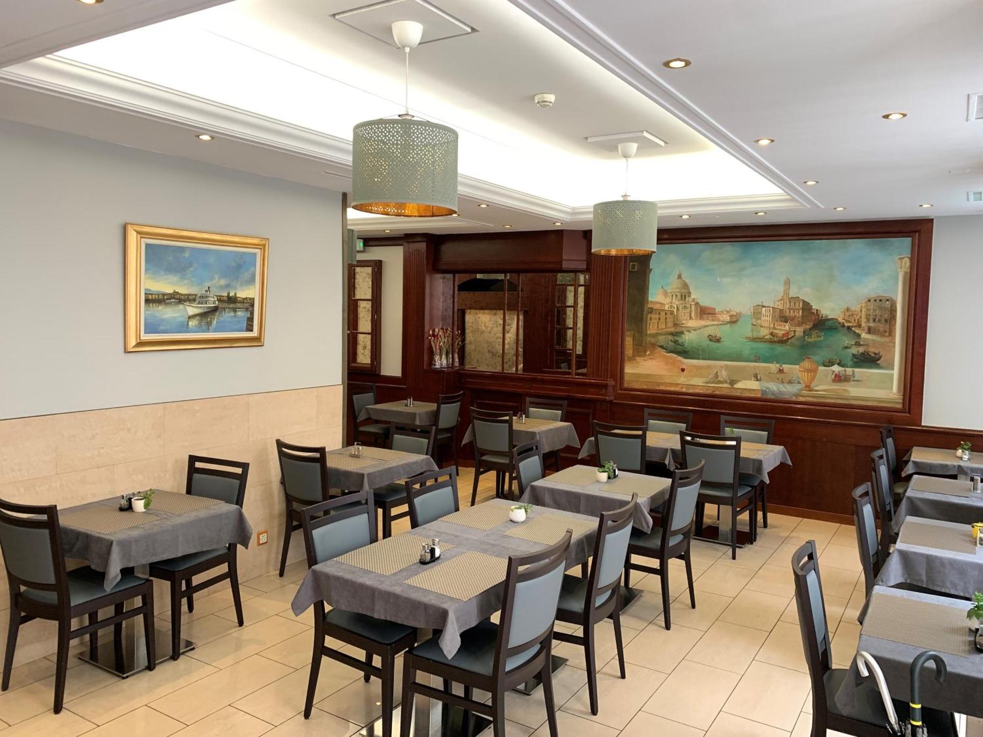 Admiral Hotel 3*