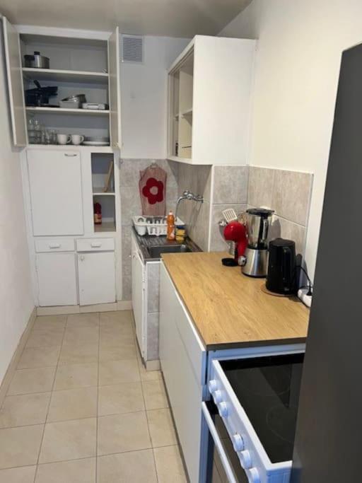 In Eaux-vives, Balcony View Apartment