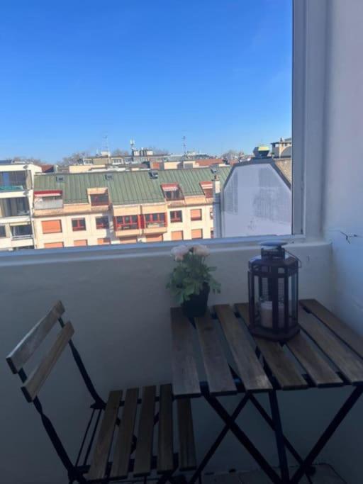 In Eaux-vives, Balcony View Apartment Genf