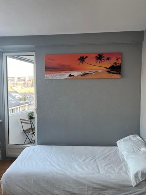 In Eaux-vives, Balcony View Apartment Genf