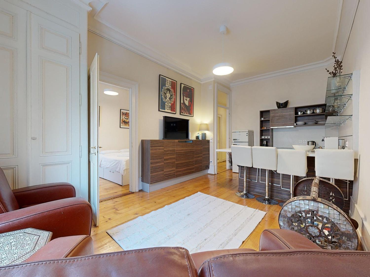 Magnificent Two Bedroom In A Luxury Building Appartement *