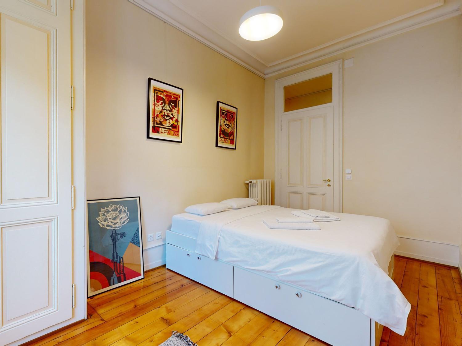 Magnificent Two Bedroom In A Luxury Building Genève