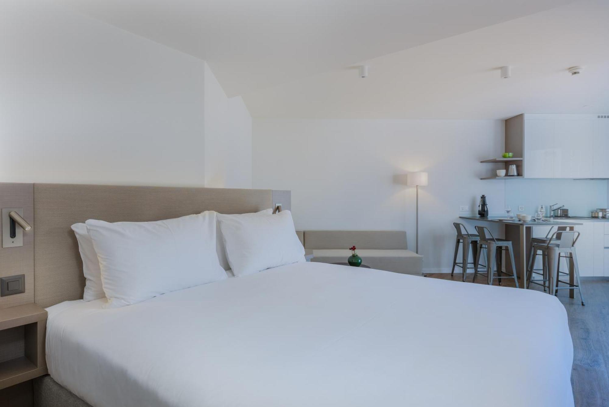 Base Hotel Geneva