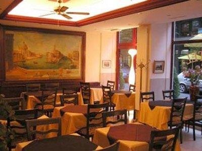 Admiral Hotel