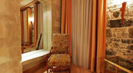 D'allèves Hotel