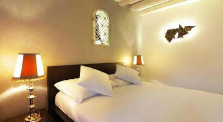 D'allèves Hotel 4*