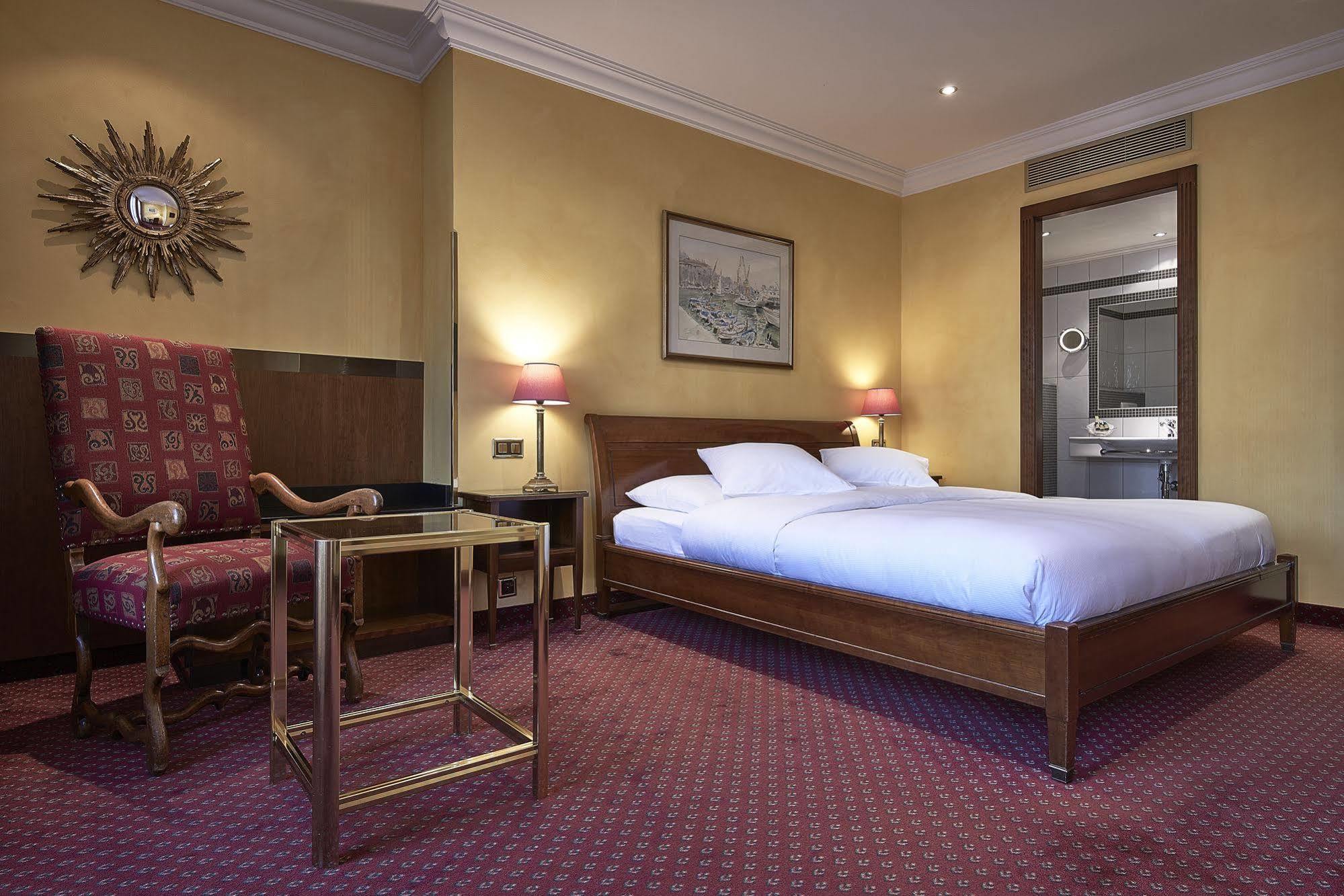D'allèves Hotel