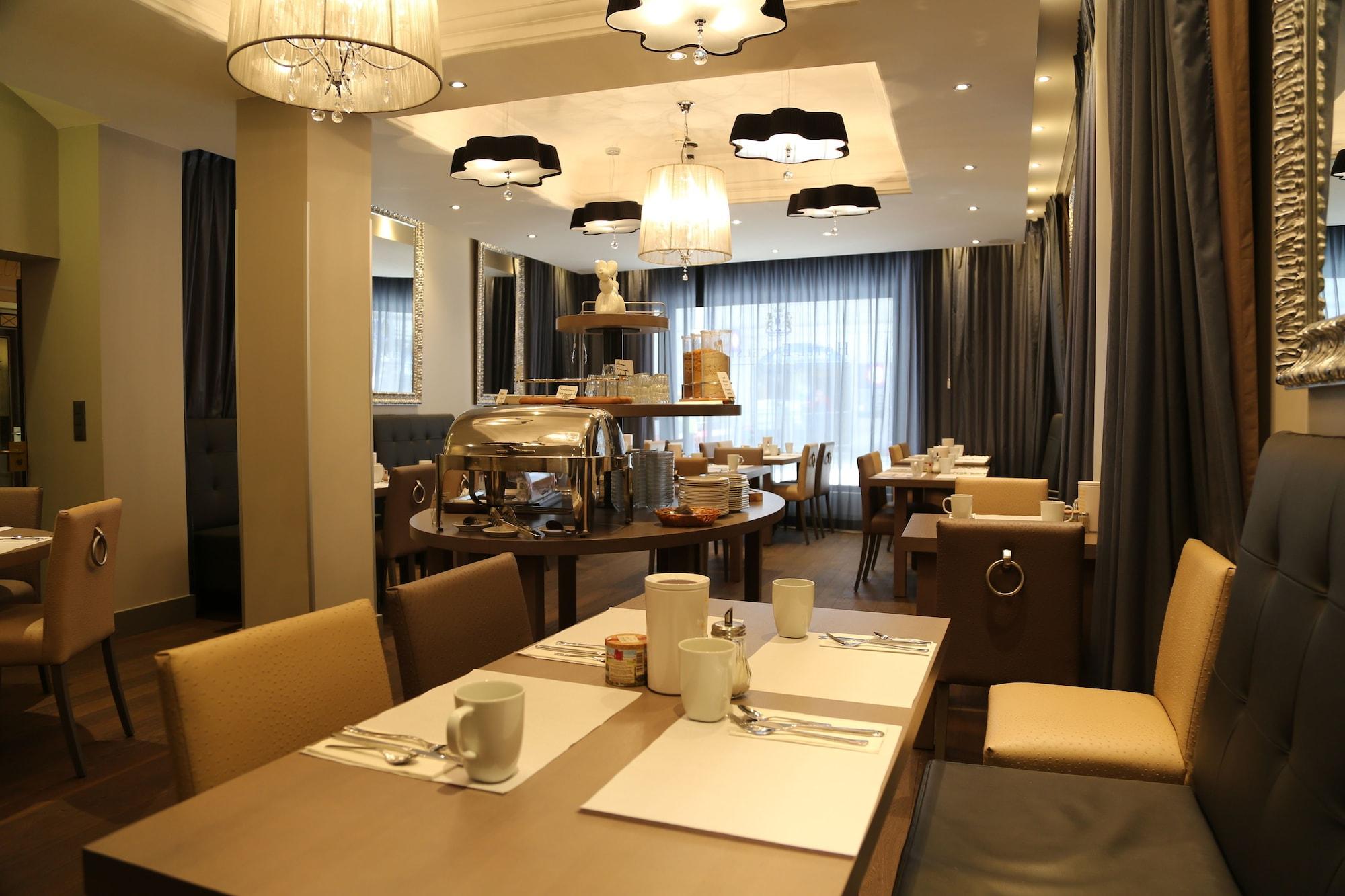 Excelsior Hotel 3*