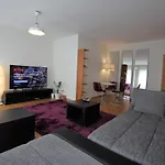 Spacious Apartment In Servette