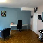 Beautiful Large Studio In Center Of Geneva Free Wifi
