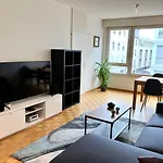 Yooneet Train Station 1Br Cozy Apartment