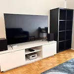 Yooneet Train Station 1Br Cozy Apartment
