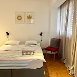 Central 2 bedroom flat in heart of Eaux-vives