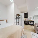 Bright Studio In Champel