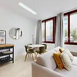 Bright Studio In Champel
