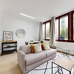 Bright Studio In Champel