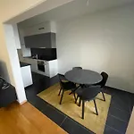 Spacieux Deux Chambres A 5Min De L Aeroport